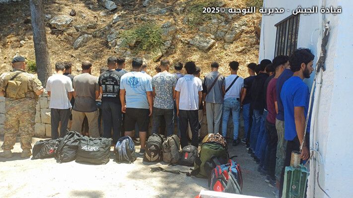 الجيش: توقيف 31 سوريًّا عند حاجز المدفون لدخولهم بطريقة غير شرعية وسوريَّين في بيروت لارتكابهما جرائم مختلفة
