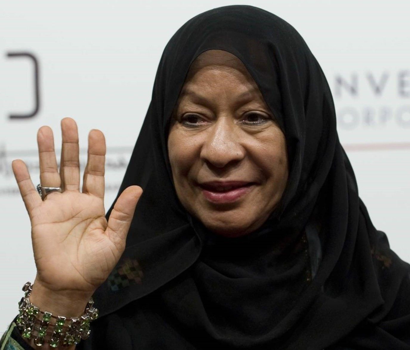 وداعا رزيقة الطارش رائدة الإعلام والدراما في الإمارات