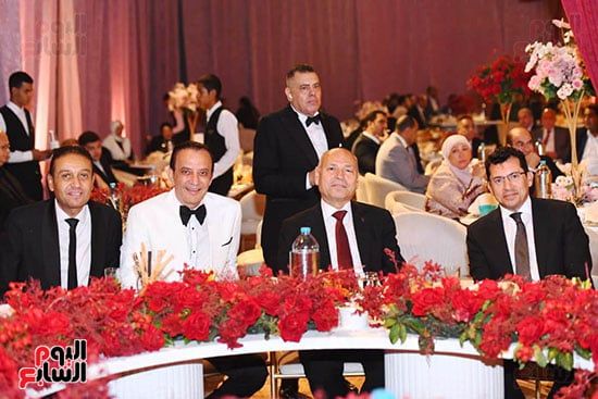 الصور الأولى من زفاف ابنة محمد فؤاد.. وهانى رمزى أول الحاضرين.. صور