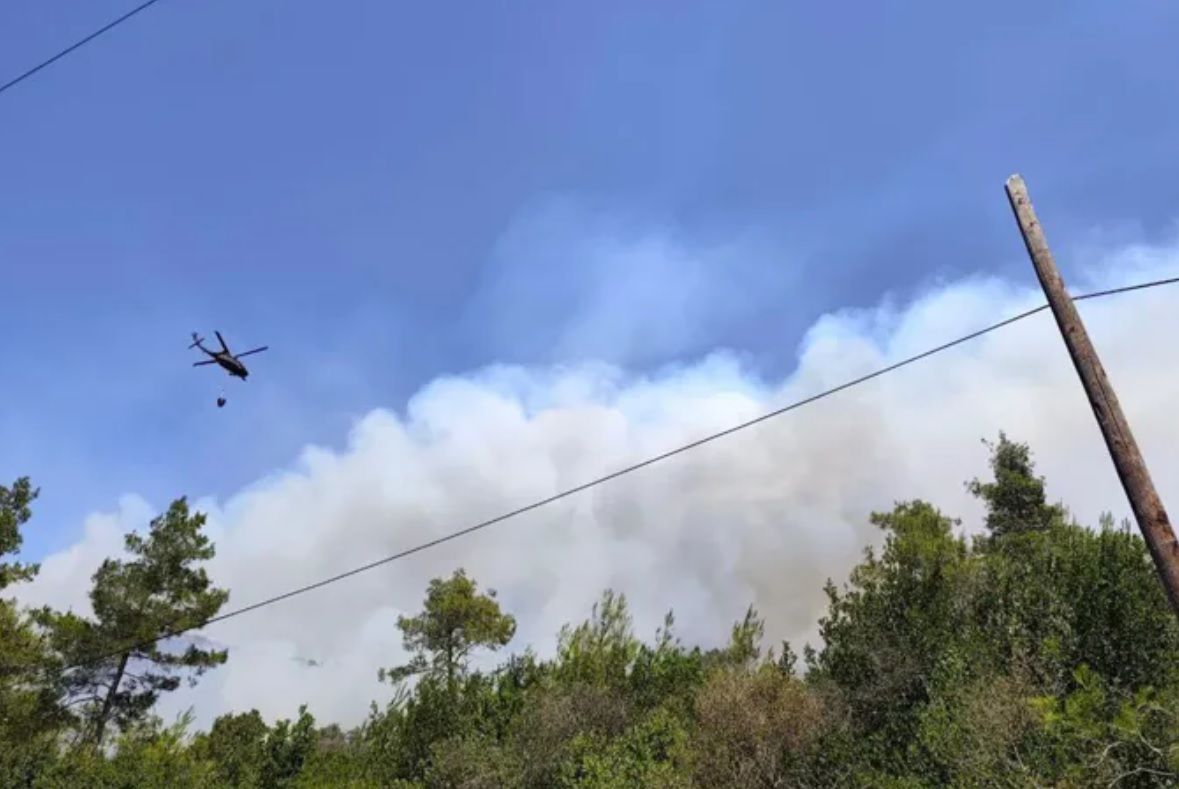 اندلاع حرائق واسعة فى غابات الساحل السورى.. صور