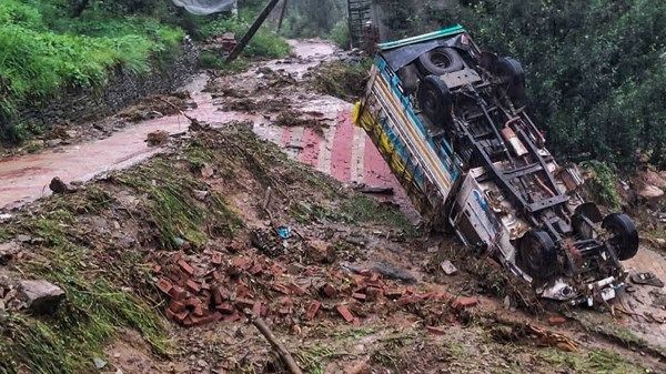 69 قتيلاً في فيضانات وانزلاقات تربة في الهند