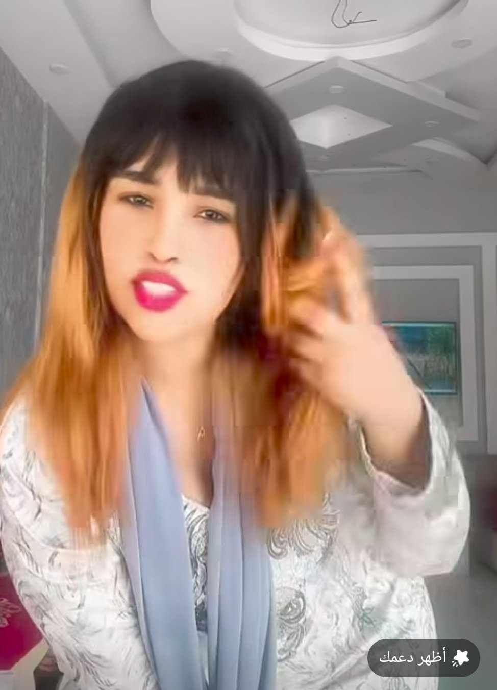 شاهد بالصورة والفيديو.. حسناء سودانية تستعرض جمالها بوصلة رقص فاضحة داخل شقتها بالقاهرة