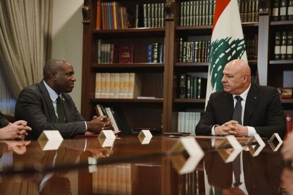 الرئيس عون طالب وزير خارجية بريطانيا بالضغط على إسرائيل لوقف اعتداءاتها والأخير أكّد دعم بلاده لأمن لبنان