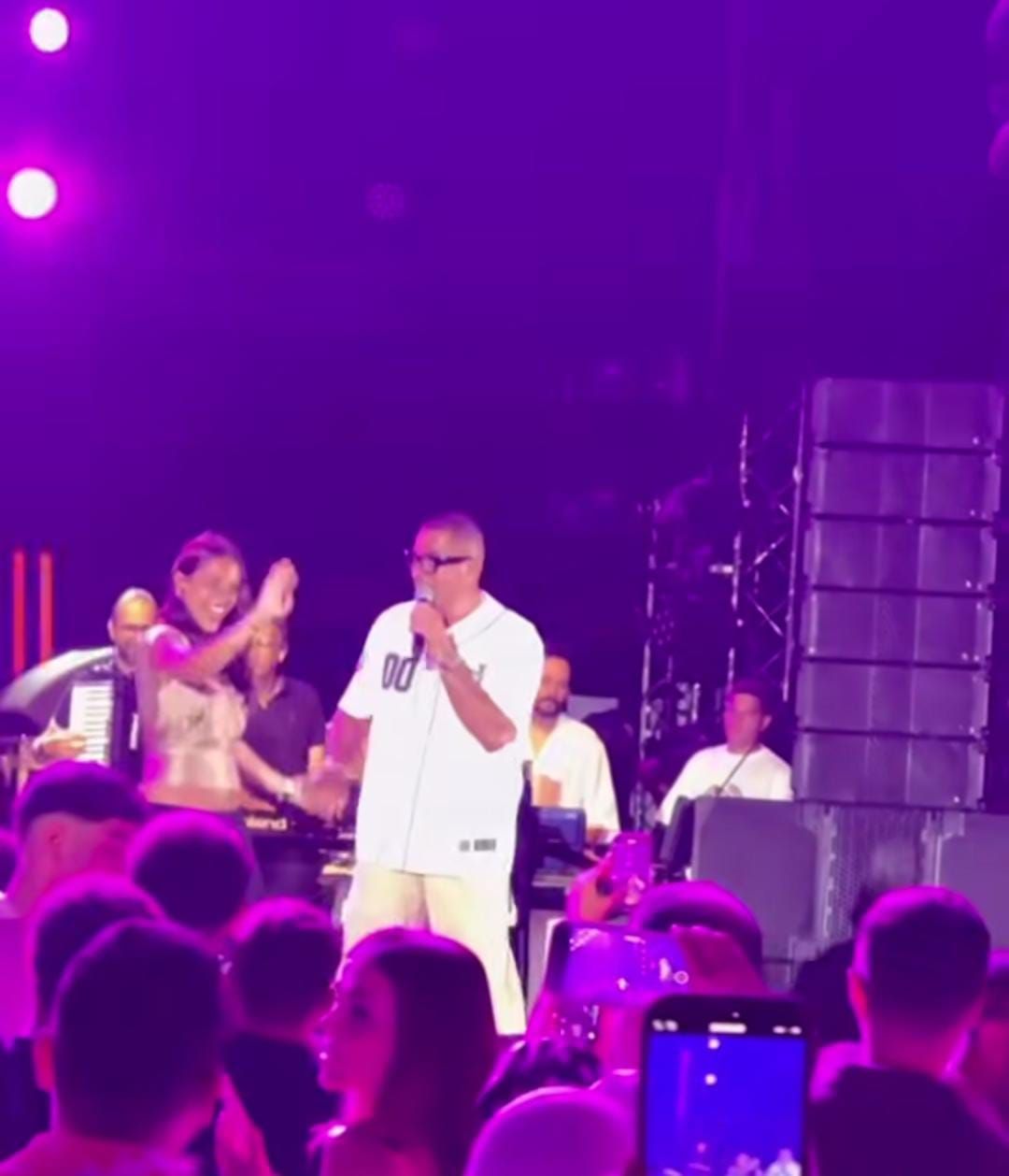 جنا عمرو دياب تشارك والدها الغناء فى حفله بالساحل الشمالى بعد طرح ألبومه ابتدينا