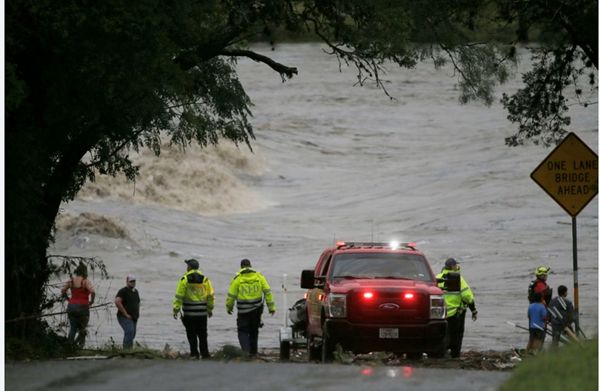 مصرع 24 وفقدان 20 طفلة في فيضانات بتكساس