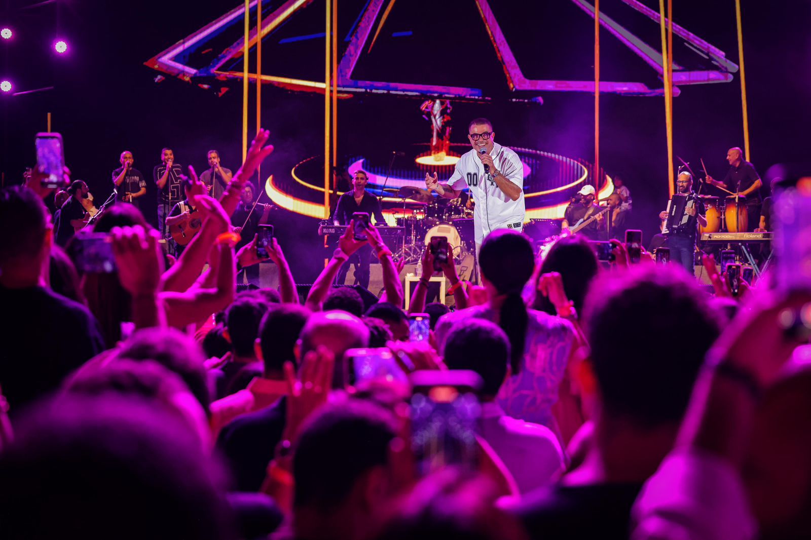 3 دويتوهات قدمها عمرو دياب في حفله بالساحل الشمالي.. اعرف التفاصيل