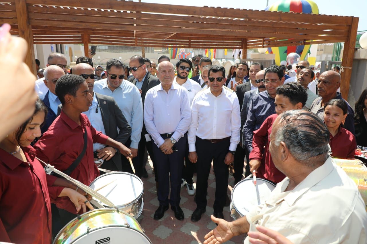 وزير الرياضة ومحافظ القاهرة يفتتحان منشآت رياضية جديدة.. صور