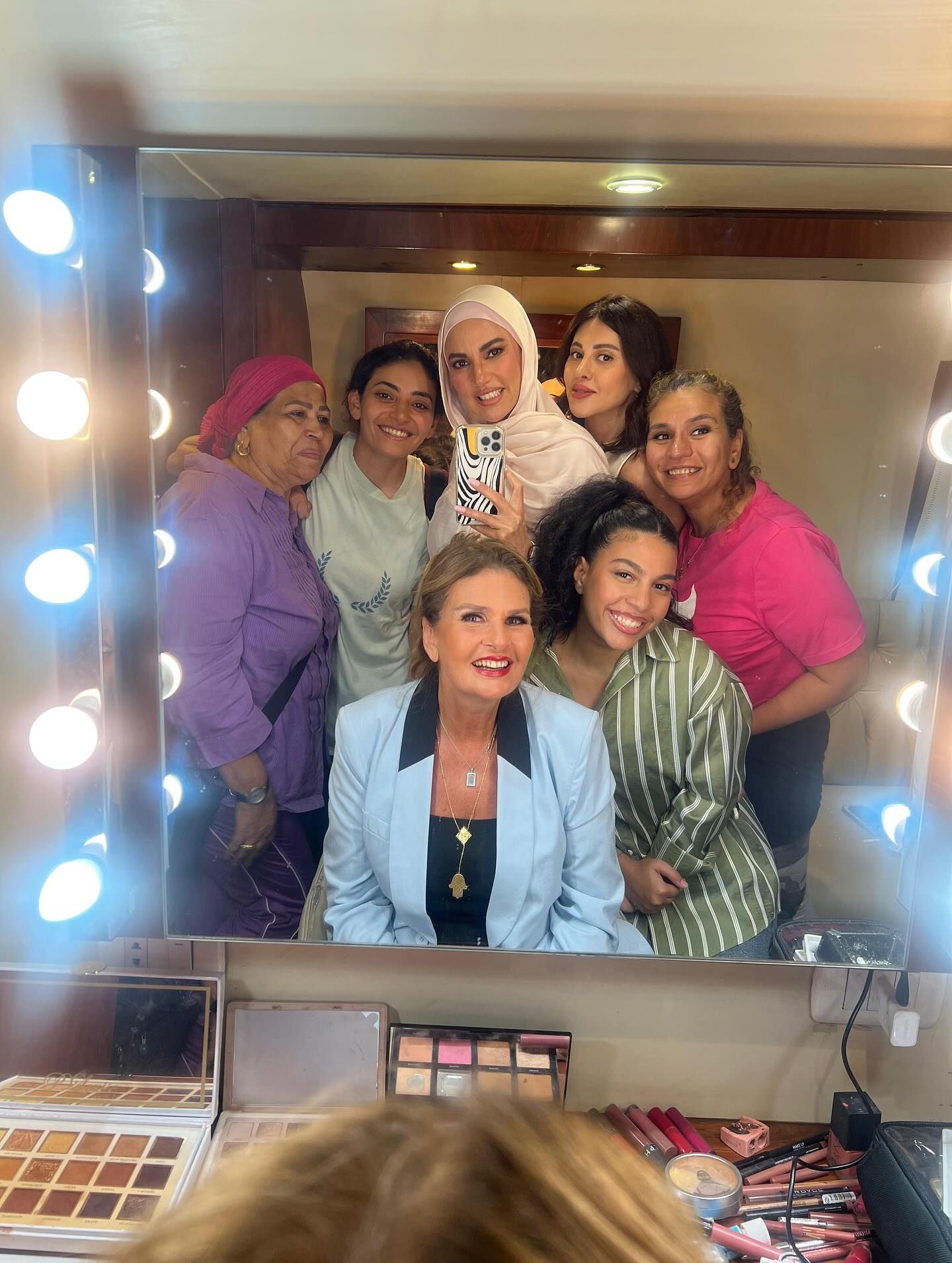 يسرا وياسمين رئيس ودرة ودنيا سامى فى كواليس فيلم الست لما.. صور
