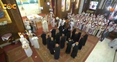 البابا تواضروس الثاني يرسم عددا من الأباء الكهنة بالكاتدرائية المرقسية بالعباسية