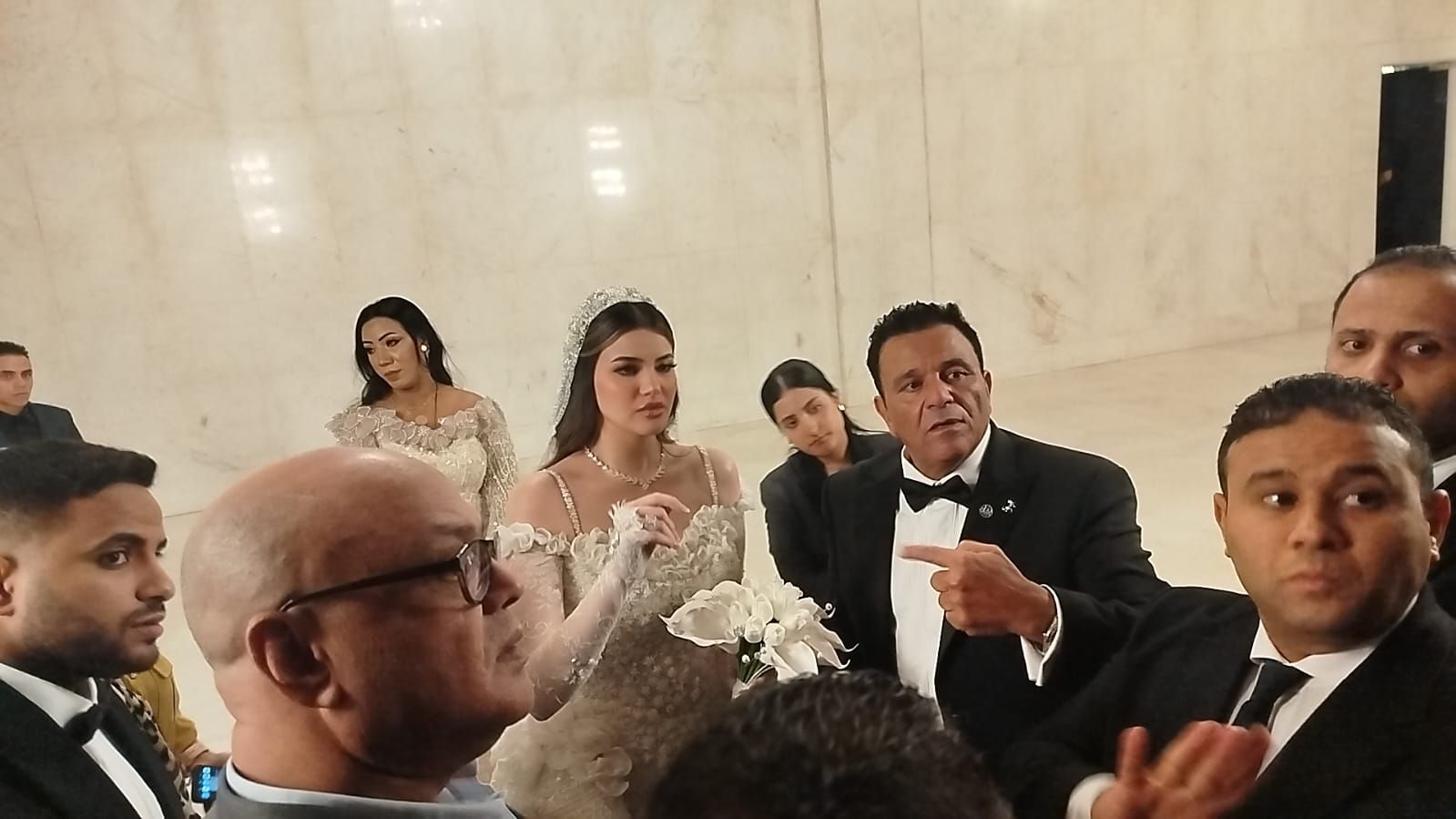 وزير الشباب والرياضة ومحافظ القاهرة يحضران زفاف ابنة محمد فؤاد