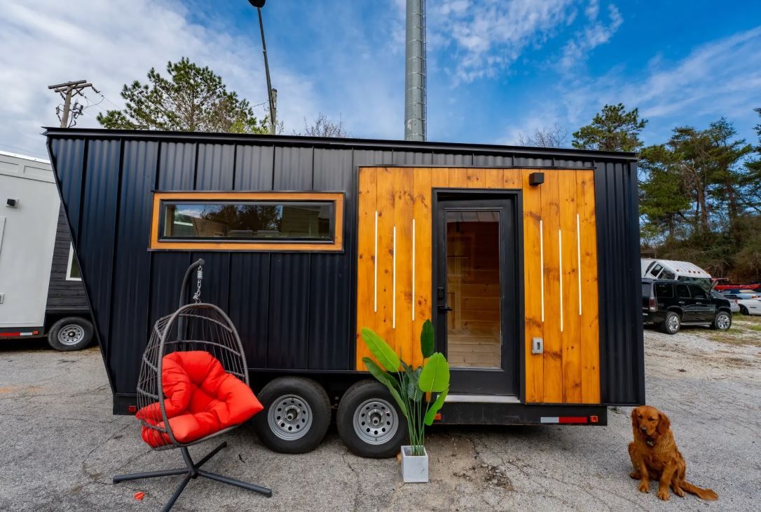 تكنولوجيا: ما تروحش هي اللى هتجيلك.. شركة تطلق "السونا المتنقلة" تعتمد على مقطورة