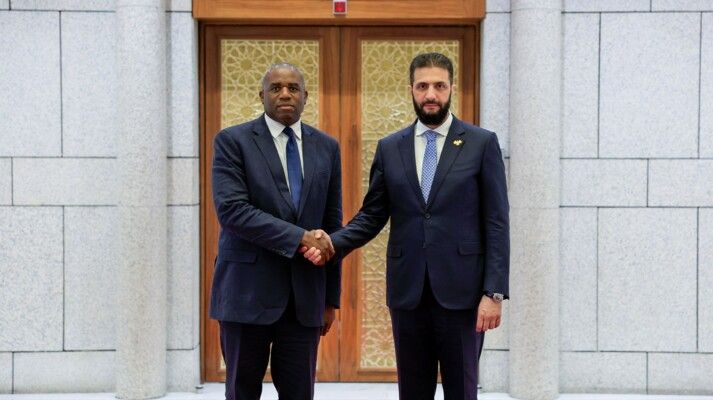 حكومة بريطانيا أعلنت إعادة العلاقات الدبلوماسية مع سوريا بعد لقاء لامي مع الشرع في دمشق