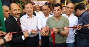 وزير الرياضة ومحافظ القاهرة يفتتحان الملعب الخماسي بمركز شباب شبرا مصر