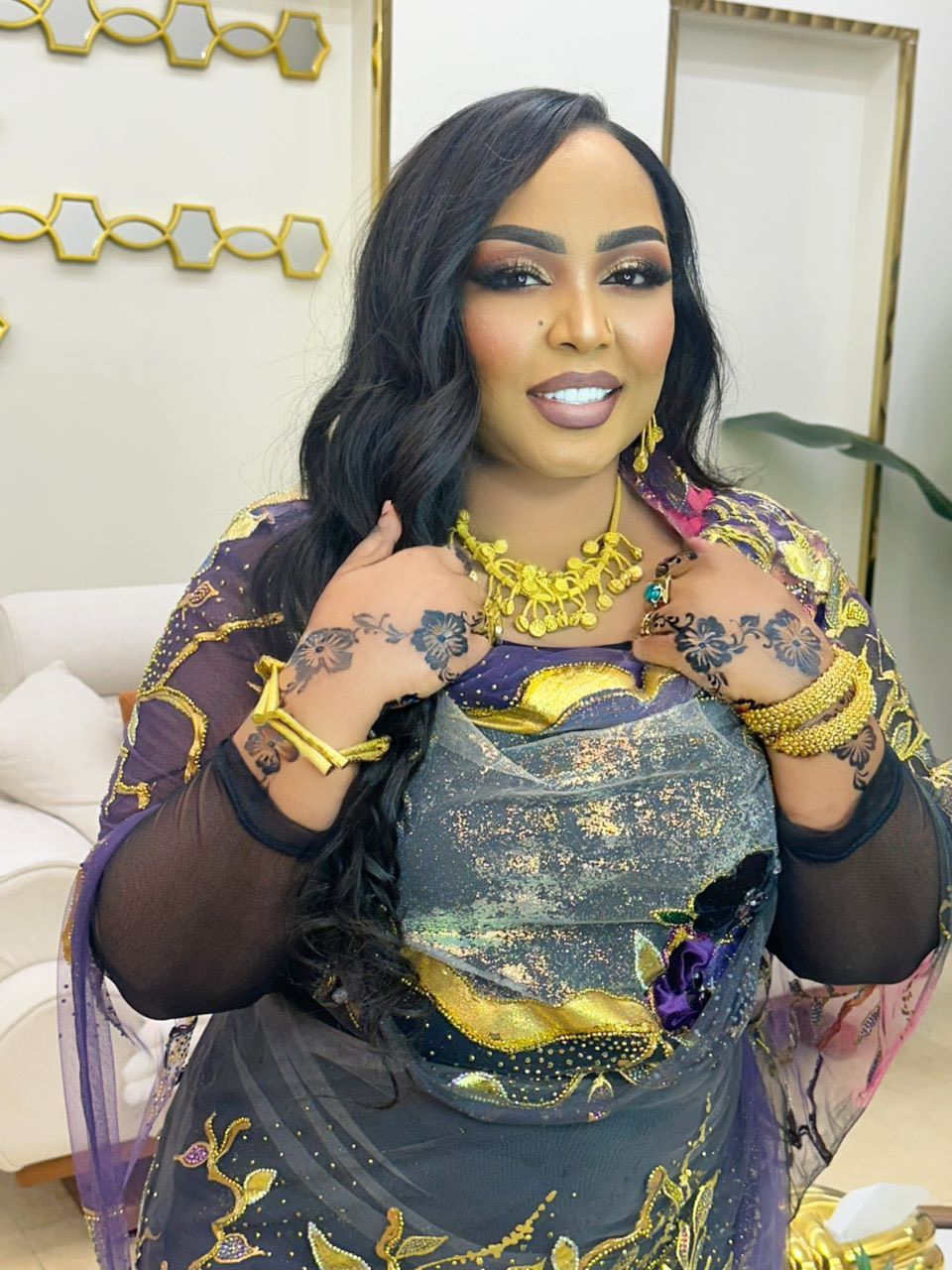 شاهد بالصور.. السلطانة هدى عربي تعود للظهور على مواقع التواصل وتخطف الأضواء بإطلالة ملفتة