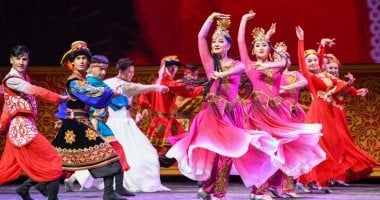 بمشاركة 24 فرقة من 8 دول.. شينجيانغ تستضيف مهرجانا دوليا للرقص يضم 52 عرضا
