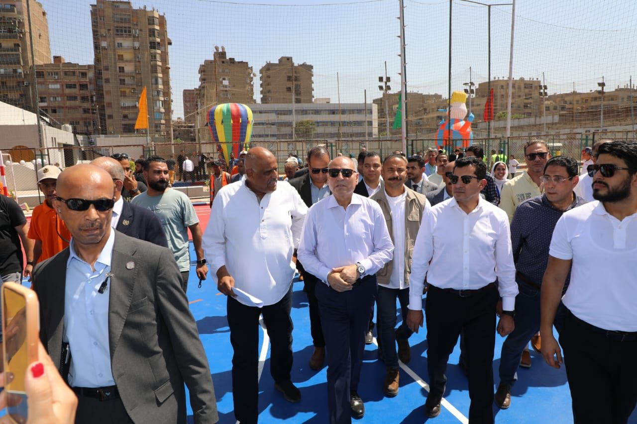 وزير الرياضة ومحافظ القاهرة يفتتحان منشآت رياضية جديدة.. صور