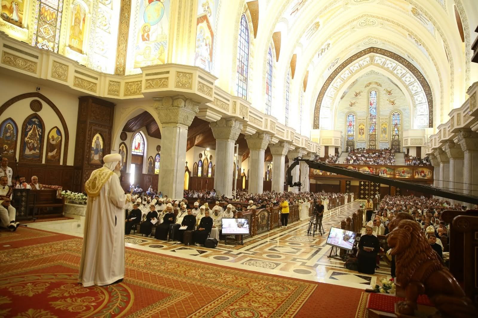 تفاصيل رسامة 19 كاهنًا بيد البابا تواضروس للقاهرة وكندا