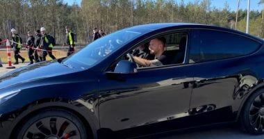 تكنولوجيا: شاومى تنقل تفردها من سوق الهواتف الذكية إلى السيارات الرياضية