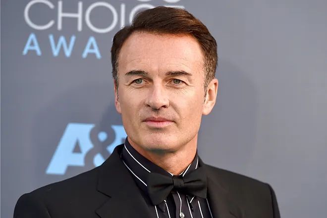 وفاة نجم “Nip/Tuck” بعد صراع صحّيّ سرّيّ… إليكم سبب رحيل جوليان مكمان