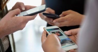 تكنولوجيا: التطبيقات المزيفة.. كيف تكتشفها قبل أن تخترق هاتفك؟