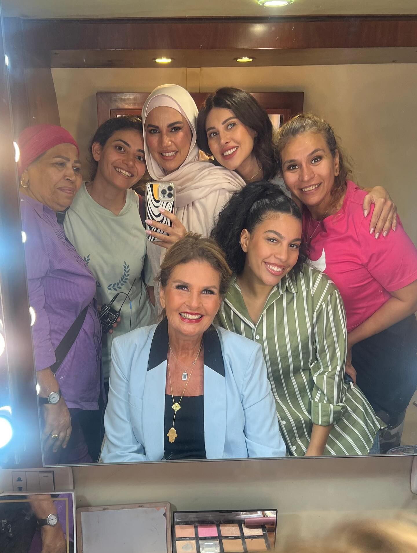 يسرا وياسمين رئيس ودرة ودنيا سامى فى كواليس فيلم الست لما.. صور