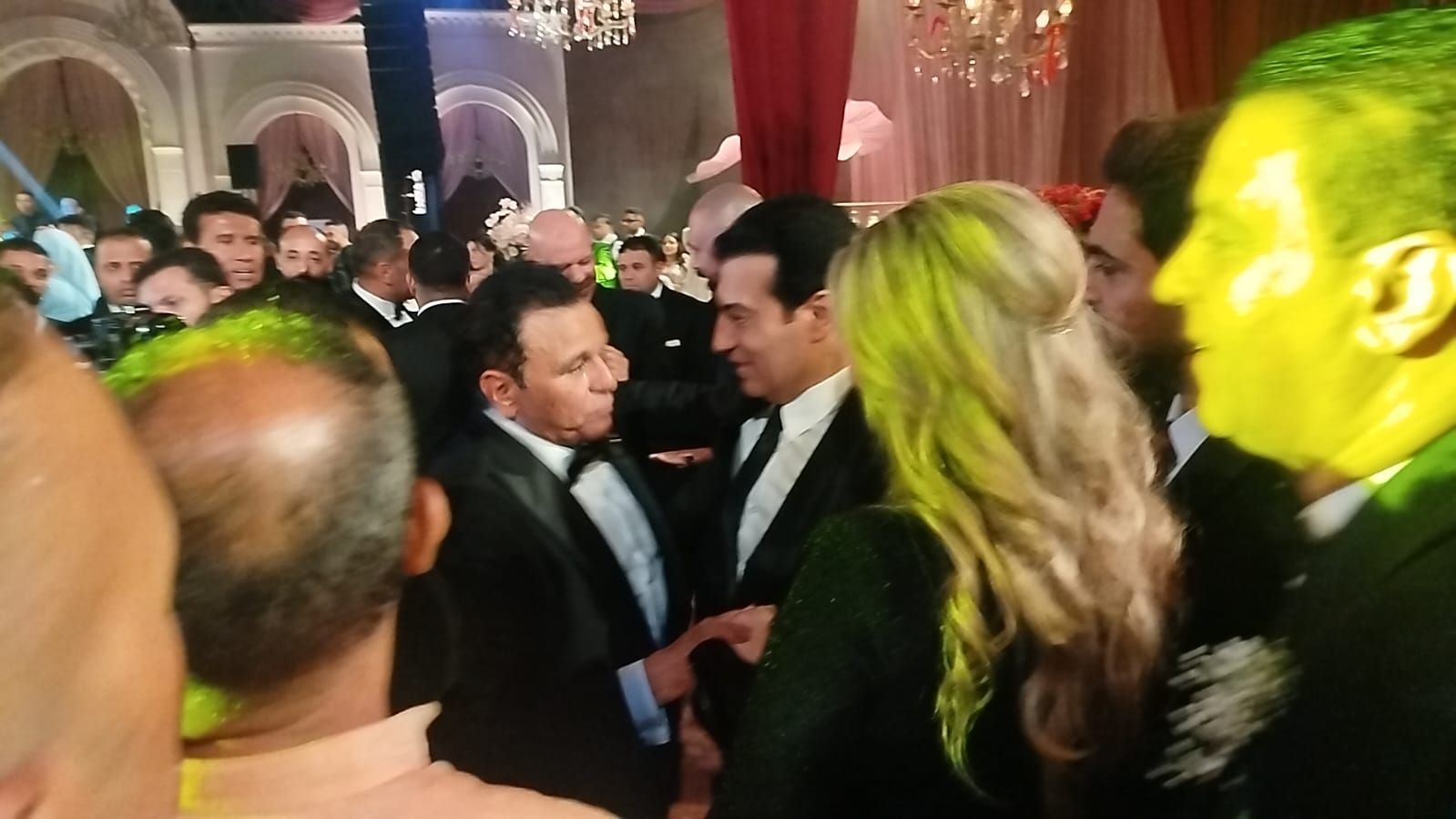 محمد لطفى وإيهاب توفيق ووليد سعد وخالد تاج الدين فى زفاف ابنة محمد فؤاد