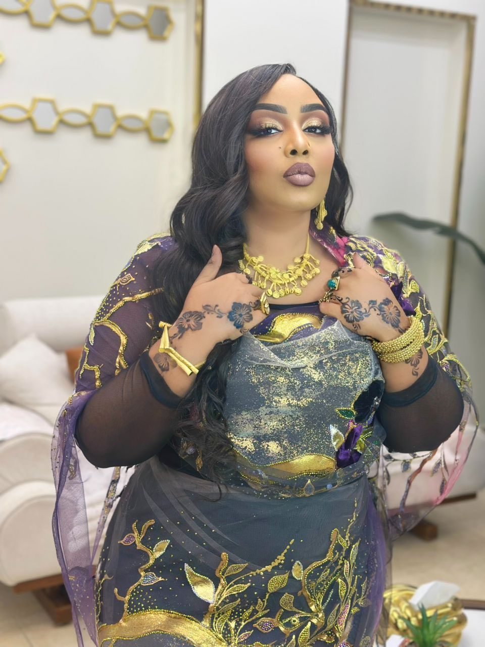 شاهد بالصور.. السلطانة هدى عربي تعود للظهور على مواقع التواصل وتخطف الأضواء بإطلالة ملفتة