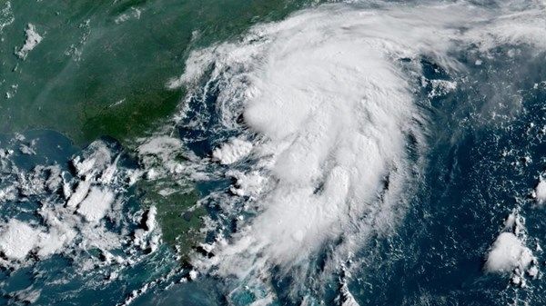 العاصفة "شانتال" تتشكل قبالة الساحل الجنوبي الشرقي لأميركا