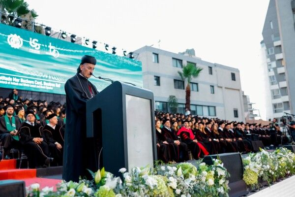 الراعي للخريجين من جامعة الحكمة في دفعة اليوبيل الـ150 على تأسيسها: كونوا التغيير الذي ترجونه