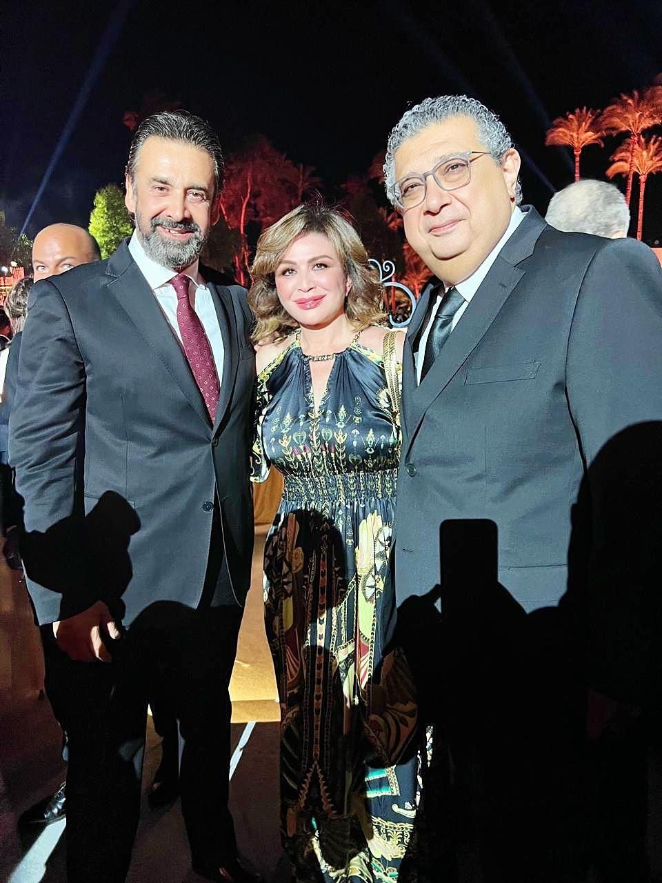 إلهام شاهين برفقة كريم عبد العزيز والكدواني وإيمي من حفل زفاف حفيد الزعيم