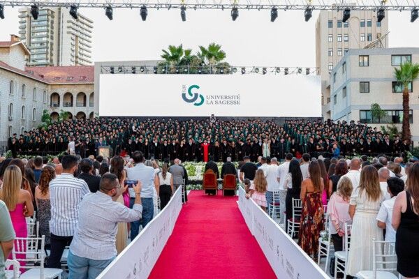 الراعي للخريجين من جامعة الحكمة في دفعة اليوبيل الـ150 على تأسيسها: كونوا التغيير الذي ترجونه