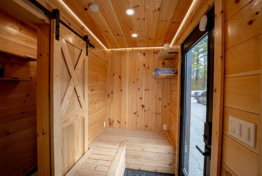 تكنولوجيا: ما تروحش هي اللى هتجيلك.. شركة تطلق "السونا المتنقلة" تعتمد على مقطورة