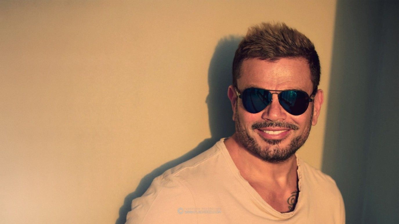 عمرو دياب يحتفل بألبوم ابتدينا بحفلين في جدة والقاهرة