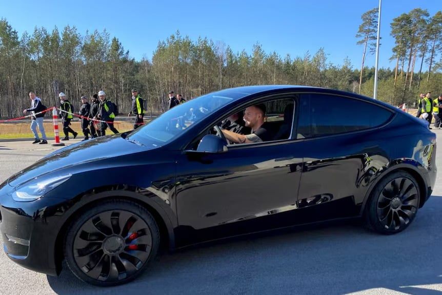 تكنولوجيا: شاومى تنقل تفردها من سوق الهواتف الذكية إلى السيارات الرياضية