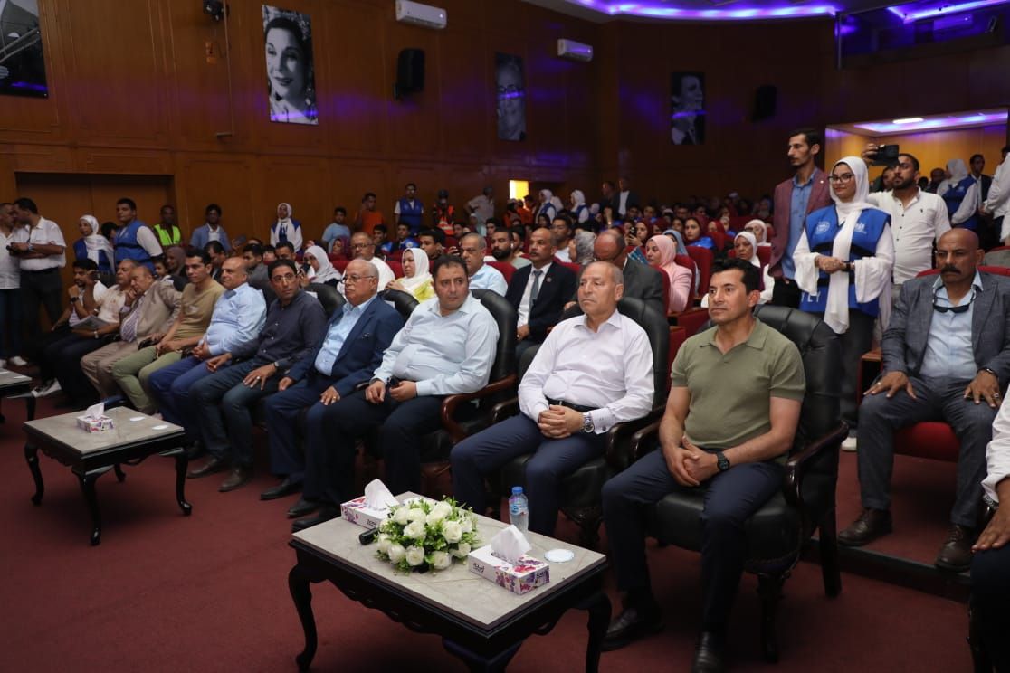 وزير الرياضة ومحافظ القاهرة يفتتحان منشآت رياضية جديدة.. صور