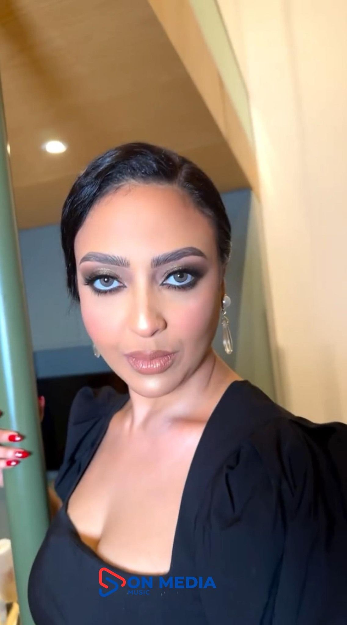 شاهد بالصور والفيديو.. حسناء الإعلام السوداني شهد المهندس تعود لإثارة الجدل على مواقع التواصل وتستعرض جمالها بإطلالة جريئة