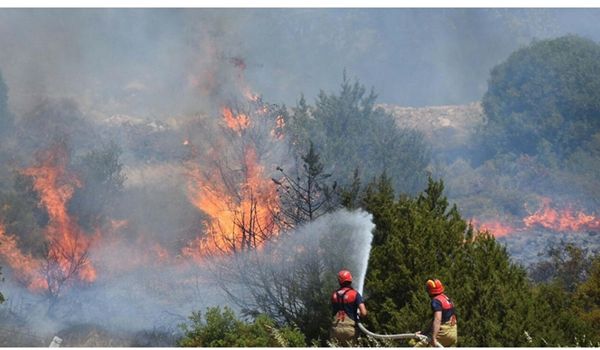 تركيا... السيطرة على حرائق في إزمير