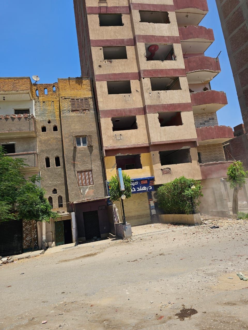 محافظ القاهرة: مستمرون في تنفيذ قرارات إزالة العقارات الآيلة للسقوط.. صور