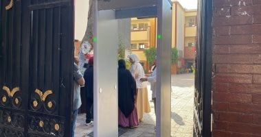 بدء إجراءات تفتيش طلاب الثانوية بالجيزة قبل أداء امتحان الرياضيات البحتة