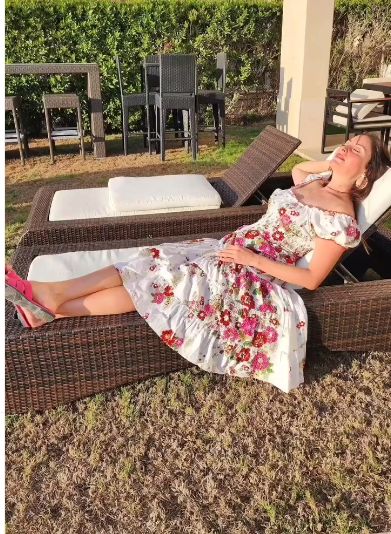 نرمين الفقي تخطف الأنظار بصورها على البحر.. والجمهور: جمال طبيعى