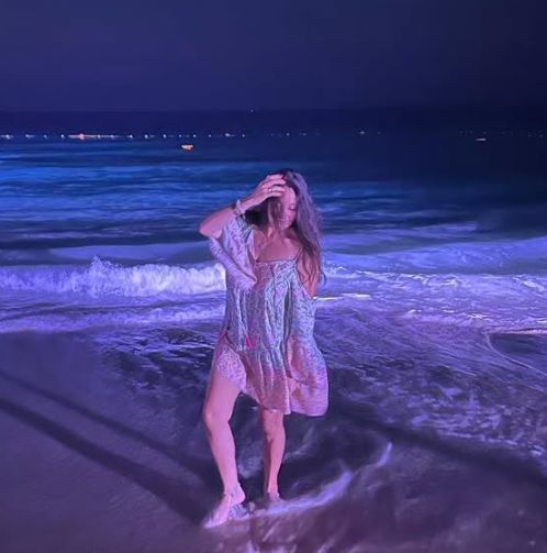 نرمين الفقي تخطف الأنظار بصورها على البحر.. والجمهور: جمال طبيعى