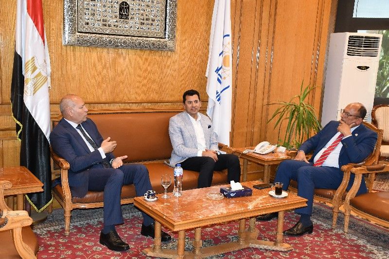 وزيرا الشباب والمجالس النيابية ورئيس جامعة حلوان ومحافظ القاهرة يشاركون بمناقشة رسالة دكتوراه النائب أحمد على