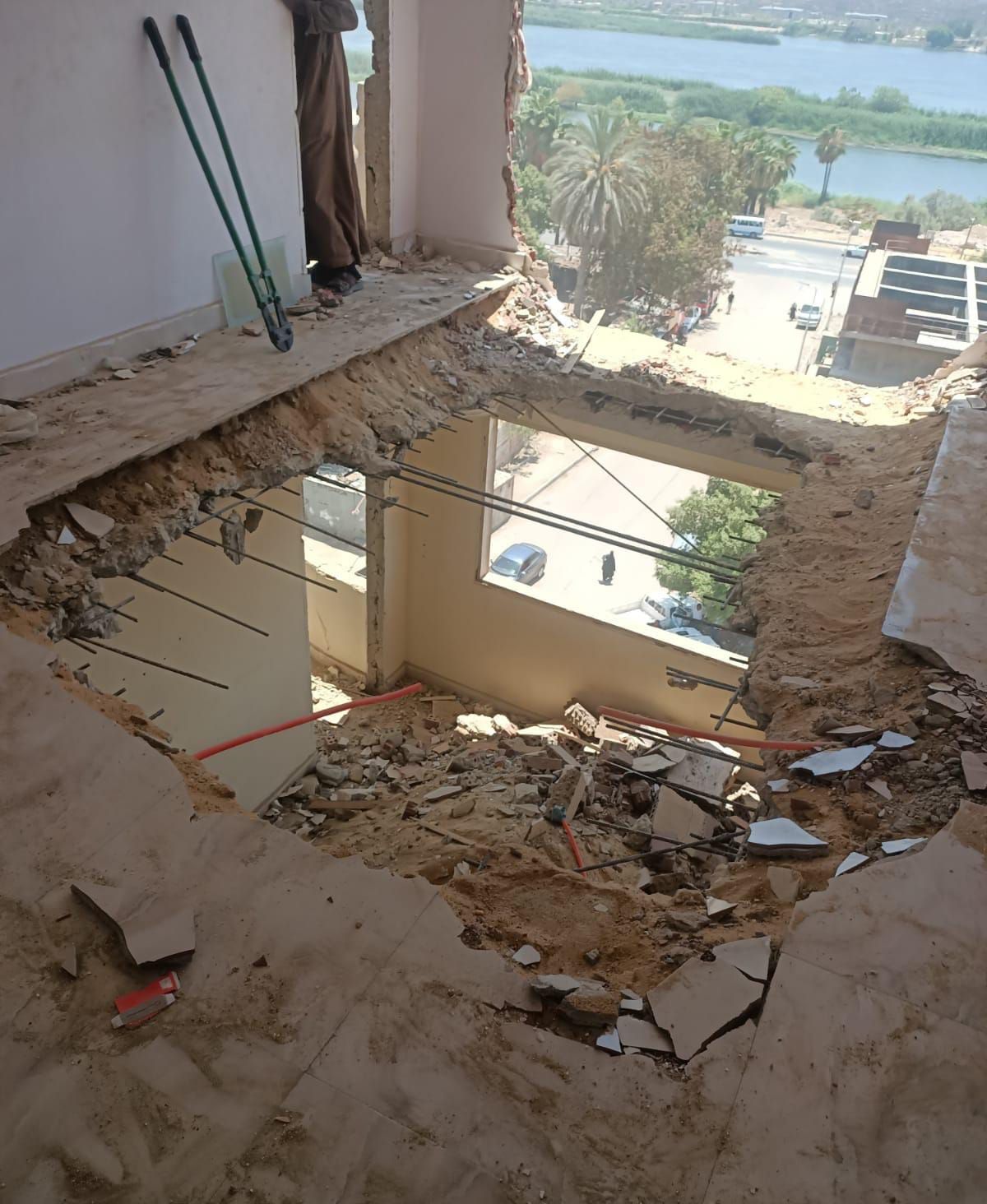 محافظ القاهرة: مستمرون في تنفيذ قرارات إزالة العقارات الآيلة للسقوط.. صور