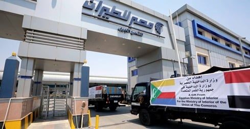 الداخلية توجه عدة شحنات من الزى الشرطى إلى جمهورية القمر.. صور