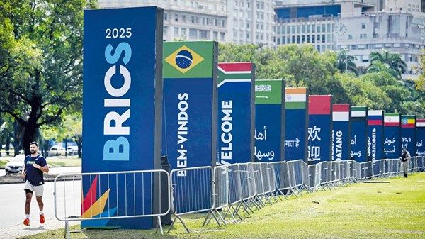 الإمارات.. داعم رئيس للسلام والأمن والتنمية إقليمياً ودولياً