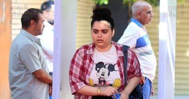 دخول طلاب الثانوية العامة اللجان لأداء امتحان الرياضيات البحتة