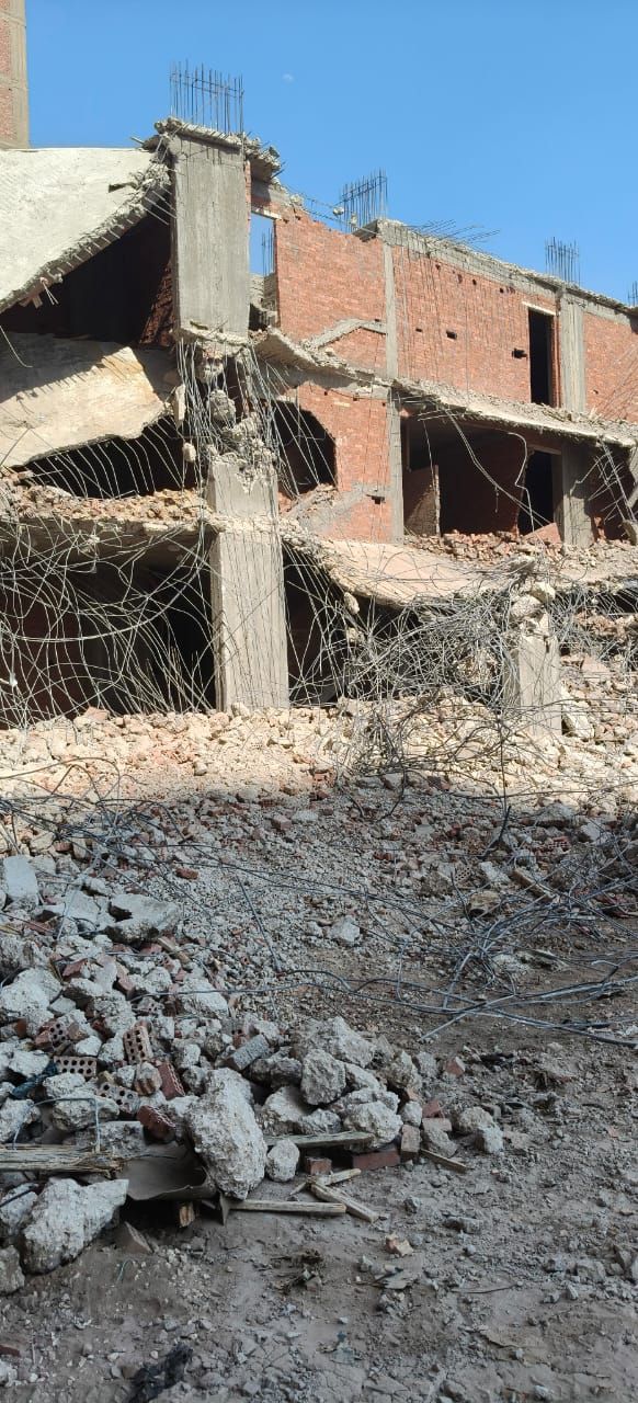 محافظة القاهرة تزيل عقارا مخالفا بدار السلام.. صور