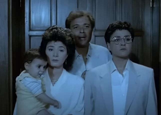 موقف طريف لمعالى زايد أثناء ارتداء زي رجالى في فيلم "السادة الرجال"