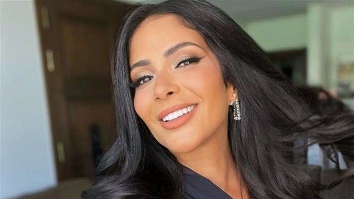 منى زكي توجه رسالة من القلب الى عمرو دياب