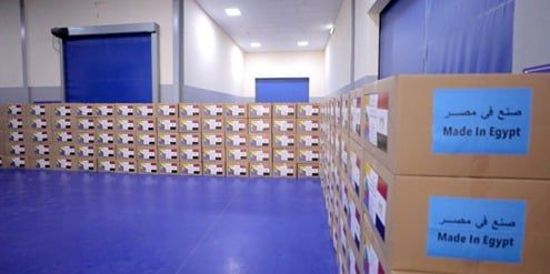 الداخلية توجه عدة شحنات من الزى الشرطى إلى جمهورية القمر.. صور